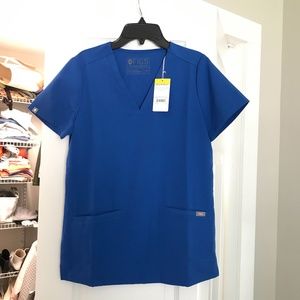 FIGS Casma Three Pocket Scrub Top